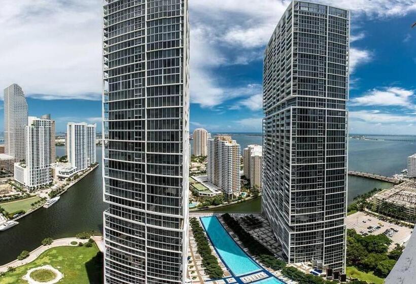 1 Bedroom Apartment Lake View, Icon & W Hotel / Waterfront / 20th Floor / Top Spa