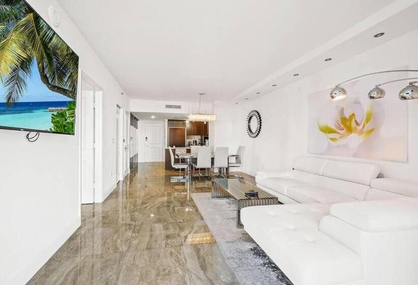 1 Bedroom Apartment Lake View, Icon & W Hotel / Waterfront / 20th Floor / Top Spa