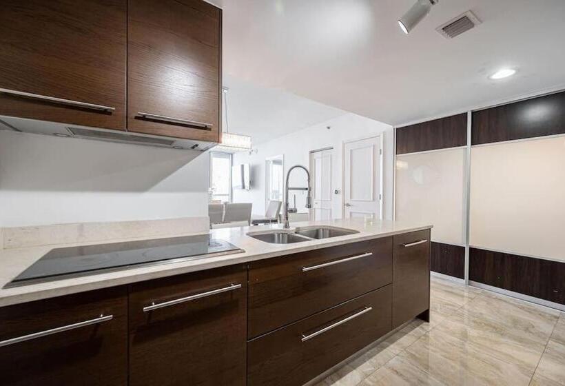 1 Bedroom Apartment Lake View, Icon & W Hotel / Waterfront / 20th Floor / Top Spa