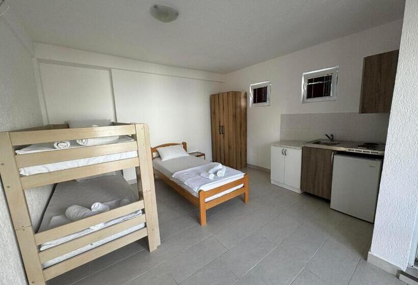 اتاق خانوادگی با چشمانداز باغ, Apartmani Hadžić