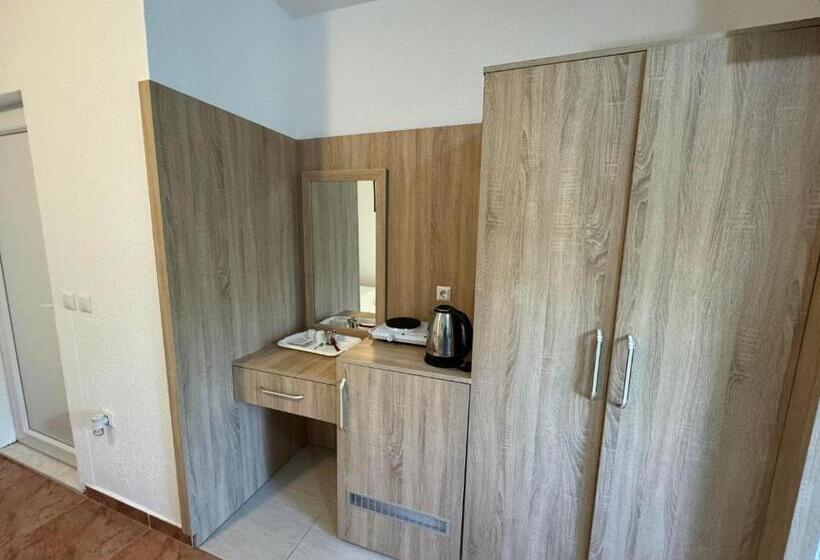 اتاق استاندارد سه نفره, Apartmani Hadžić