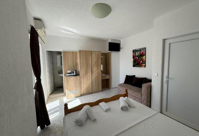 Standard Triple Room with Terrace, Apartmani Hadžić