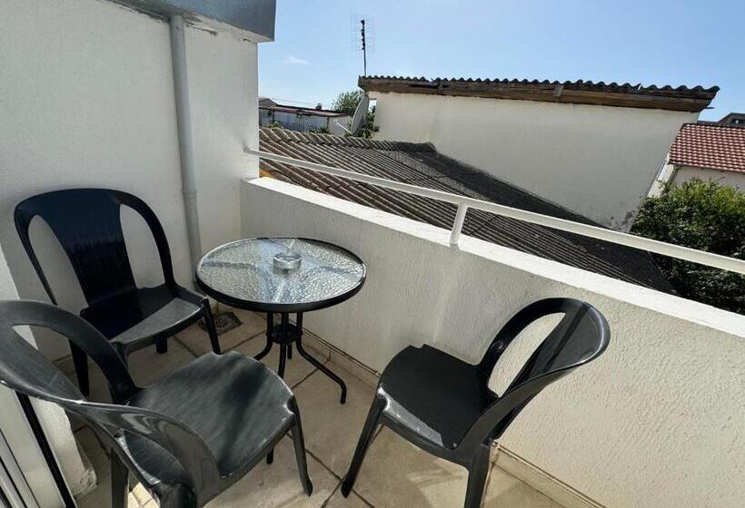 Standard Triple Room with Terrace, Apartmani Hadžić