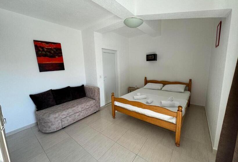 اتاق استاندارد سه تخته با بالکن, Apartmani Hadžić