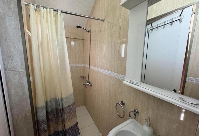 اتاق استاندارد سه تخته با بالکن, Apartmani Hadžić