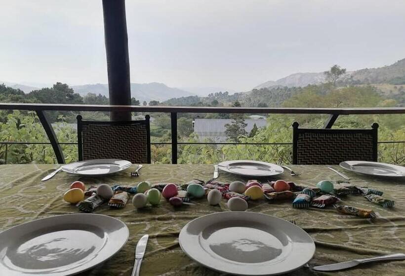 اتاق لوکس با بالکن, Redberry Guest House