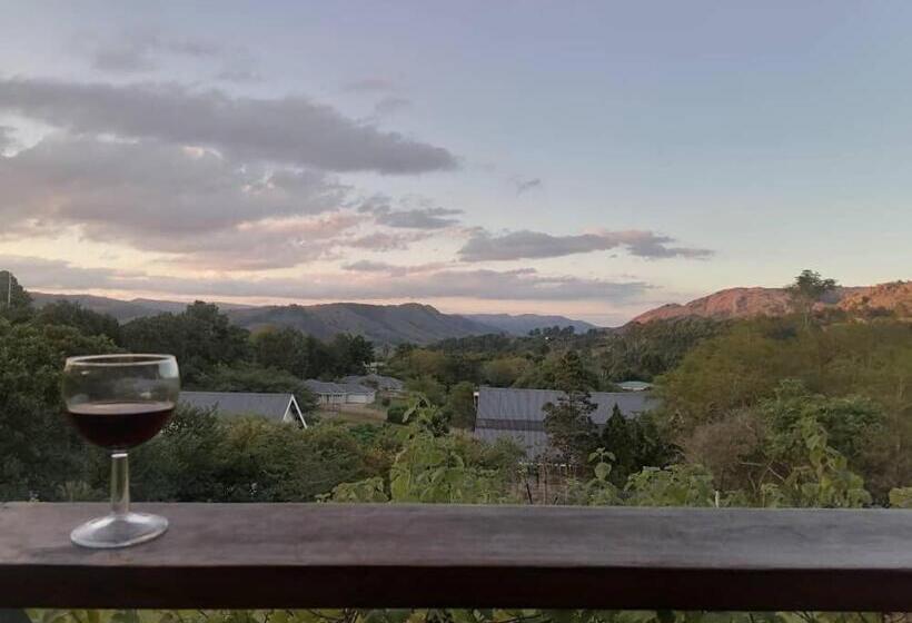 اتاق لوکس با بالکن, Redberry Guest House