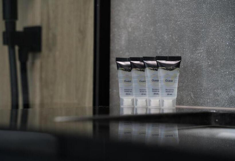 חדר סטנדרט לארבעה, Bulvar