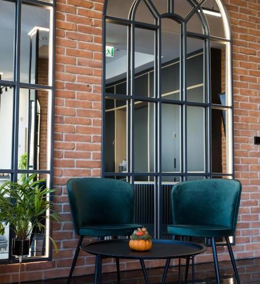 חדר סטנדרט לארבעה, Bulvar