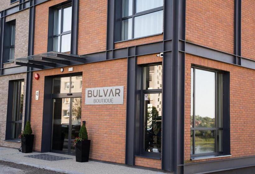 חדר סטנדרט לארבעה, Bulvar