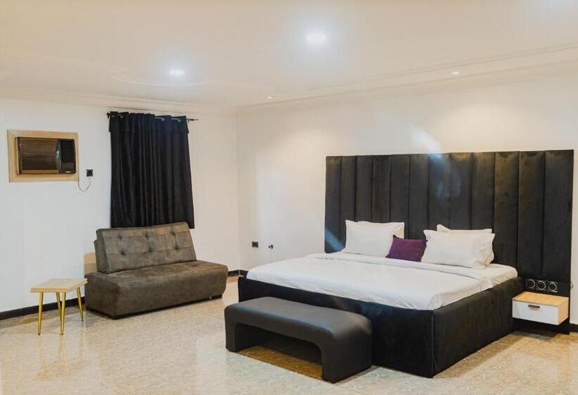 Deluxe Suite King Bed, Ovic