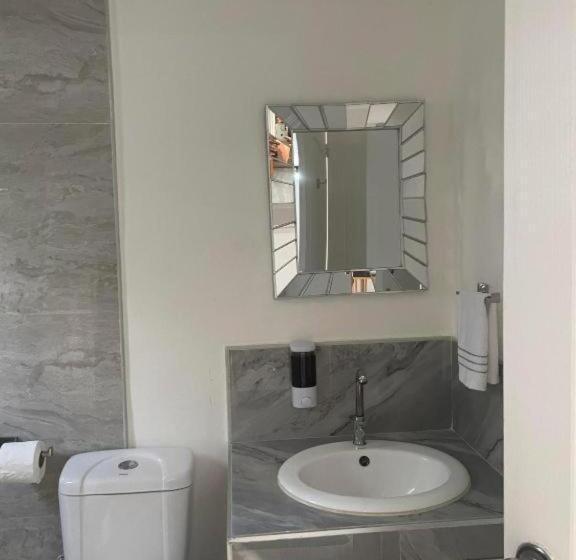 سوییت جونیور با بالکن, Lopez Beach Resort