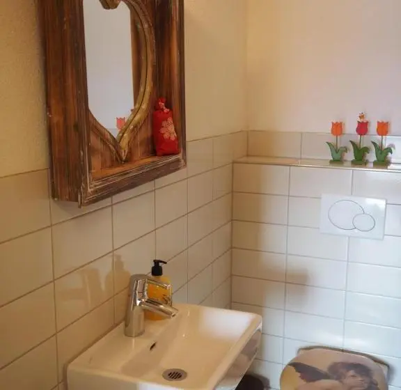 バス共有のスタンダードルーム, Tgantieni Sot   Haus Mit Herz