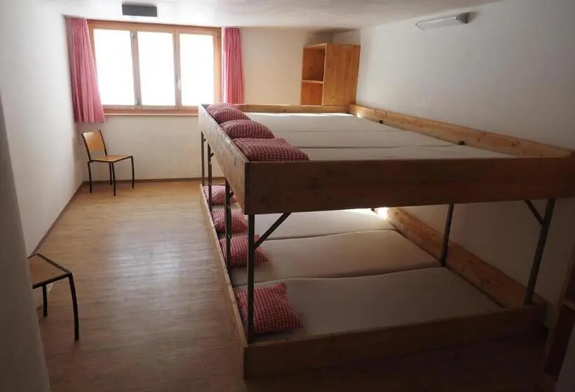 ルームシェアのワンベッド, Tgantieni Sot   Haus Mit Herz