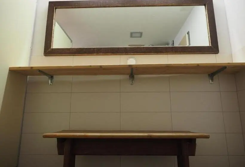 ルームシェアのワンベッド, Tgantieni Sot   Haus Mit Herz