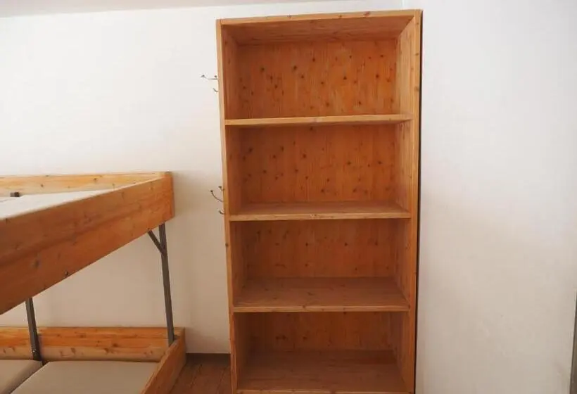 ルームシェアのワンベッド, Tgantieni Sot   Haus Mit Herz