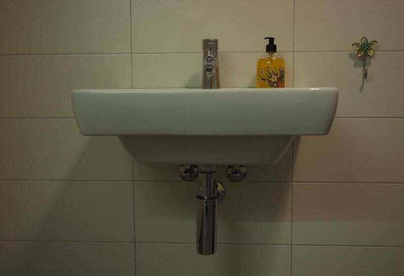 공동 객실, Tgantieni Sot   Haus Mit Herz