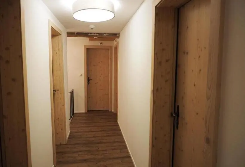 スタンダードルーム, Tgantieni Sot   Haus Mit Herz