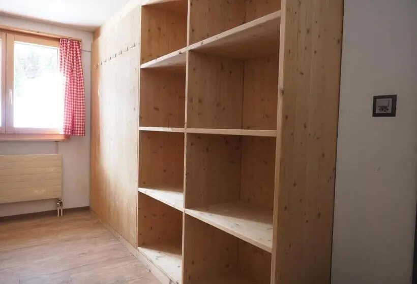 ファミリールーム, Tgantieni Sot   Haus Mit Herz