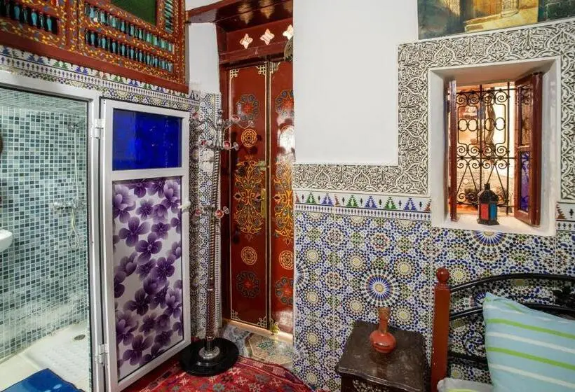 اتاق استاندارد, Dar Enouiina