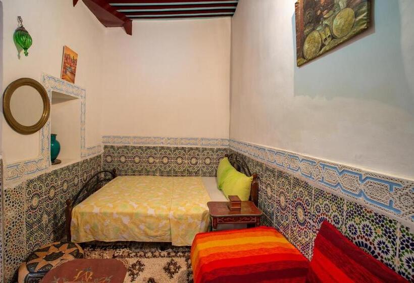 اتاق استاندارد سه نفره, Dar Enouiina