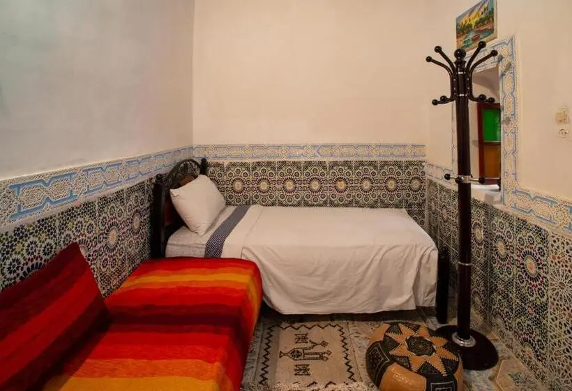 اتاق استاندارد سه نفره, Dar Enouiina