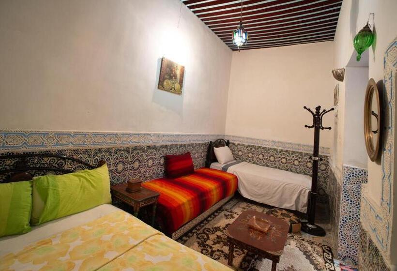 اتاق استاندارد سه نفره, Dar Enouiina