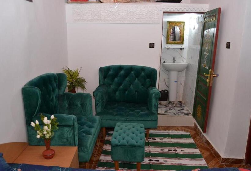 اتاق لوکس, Dar Enouiina