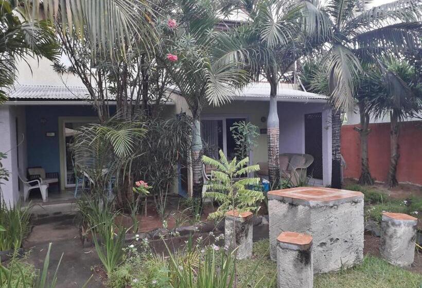 استودیو استاندارد با چشمانداز استخر, Les Varangues Rodrigues