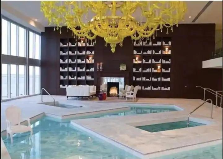 إستديو قياسى مزود بشرفة, Icon Brickell W Residences