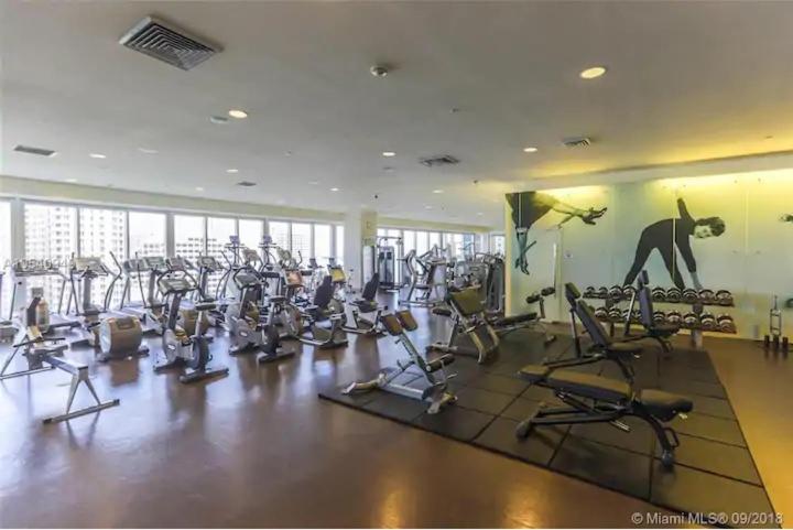 标准工作室带阳台, Icon Brickell W Residences
