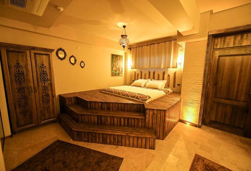 スーペリアースイート, Louis Cappadocia