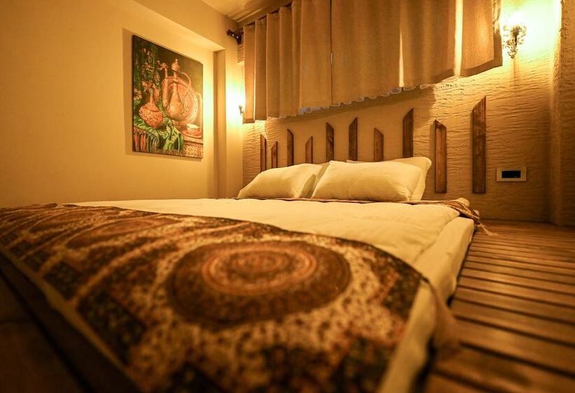 スーペリアースイート, Louis Cappadocia