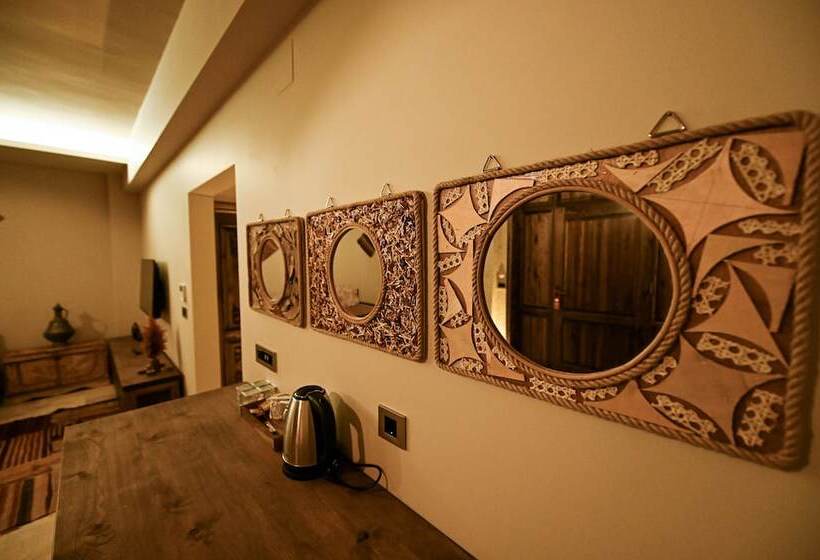 スイート, Louis Cappadocia