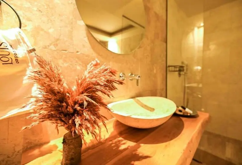 Superior-sviitti, Louis Cappadocia