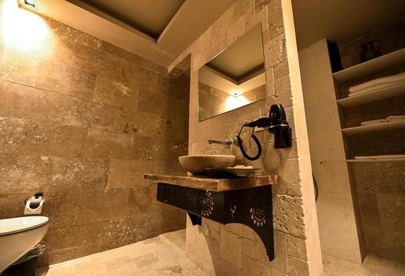 ジュニアスイート, Louis Cappadocia