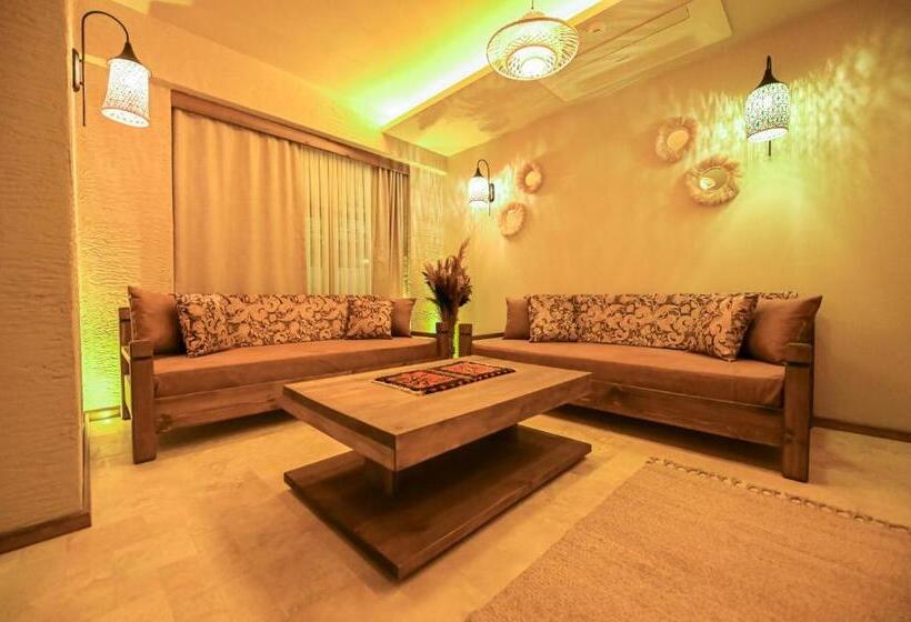 ジュニアスイート, Louis Cappadocia