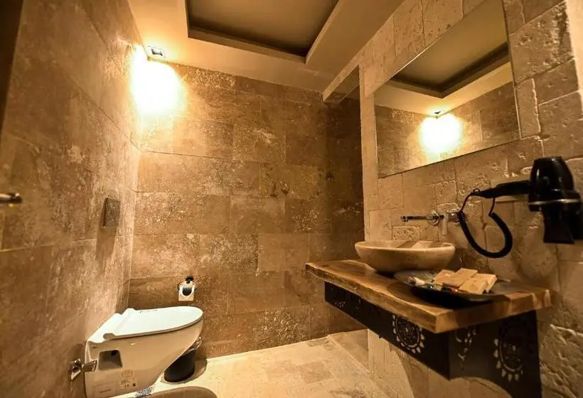 Perhestudio, Louis Cappadocia