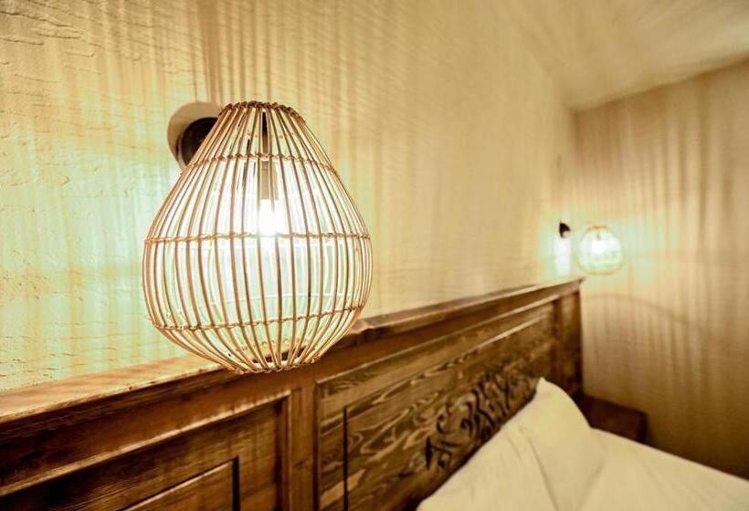 ファミリーステューディオ, Louis Cappadocia