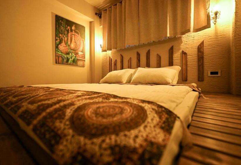 スーペリアースイート, Louis Cappadocia