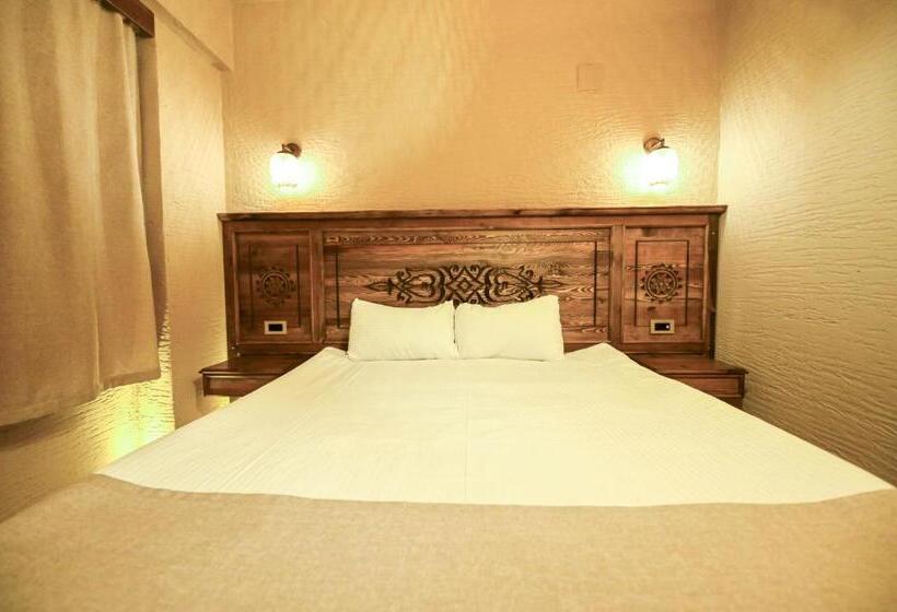 ジュニアスイート, Louis Cappadocia