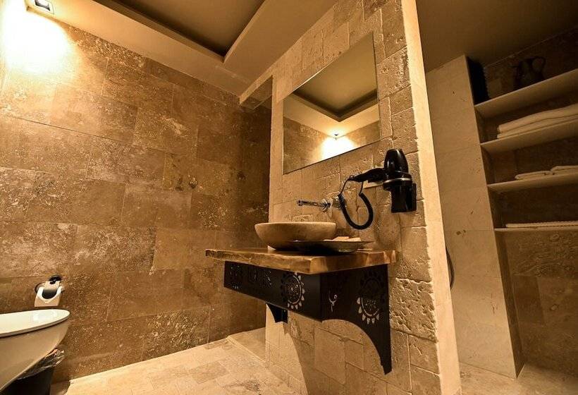 スイート, Louis Cappadocia