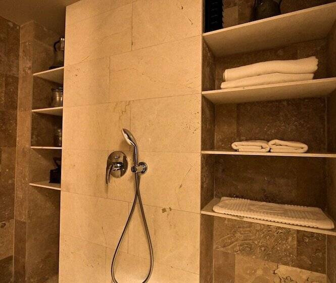 スイート, Louis Cappadocia