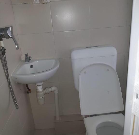 اتاق ساده سه نفره, Aries Guest House