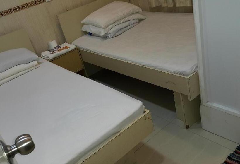 اتاق ساده سه نفره, Aries Guest House