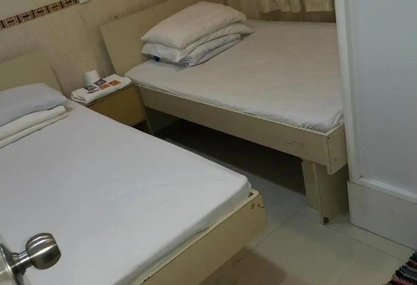 اتاق ساده سه‌ نفره, Aries Guest House