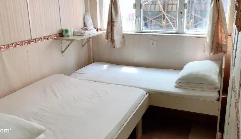اتاق ساده سه‌ نفره, Aries Guest House