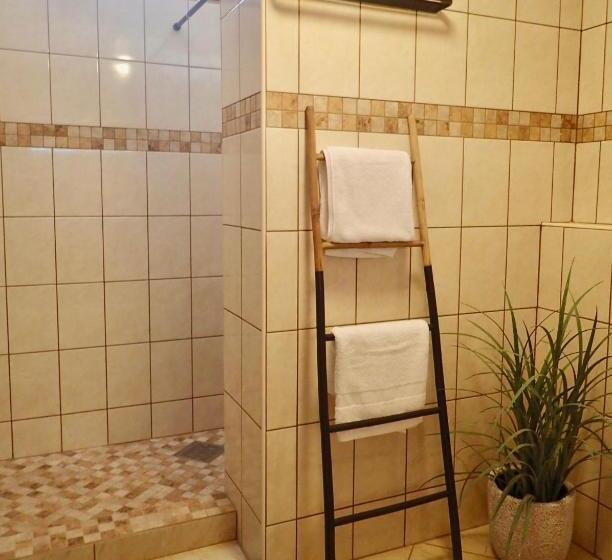 اتاق استاندارد با تخت بزرگ, The Laughing Seahorse