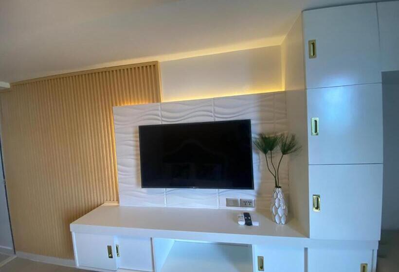 استودیو استاندارد با چشمانداز استخر, Azurenorth 15th Pool View