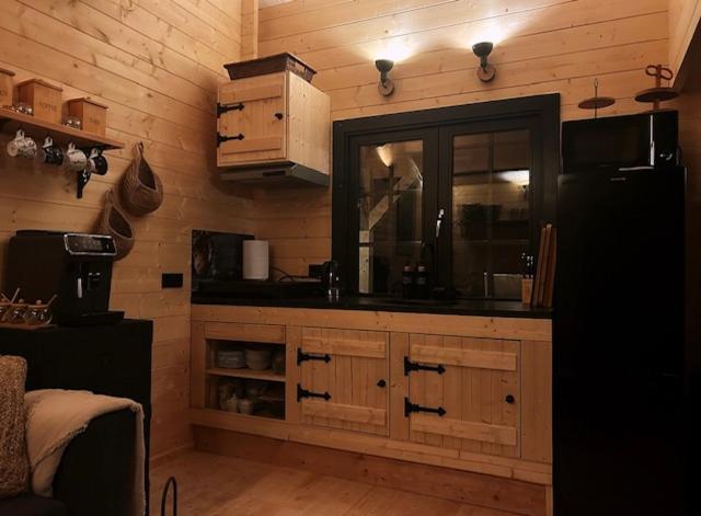 小室, Het Blij Hen